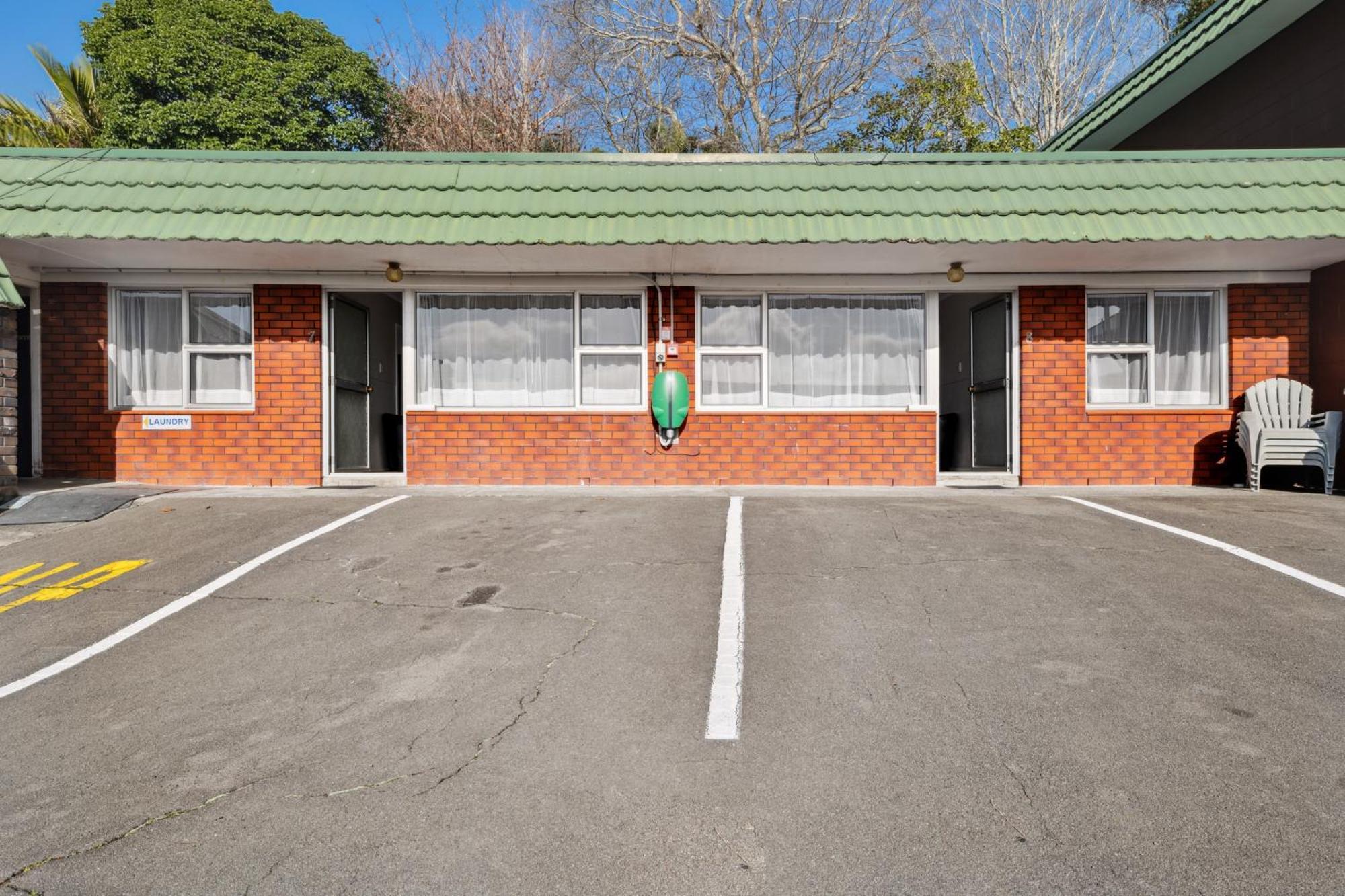 Flamingo Motel New Plymouth Bagian luar foto